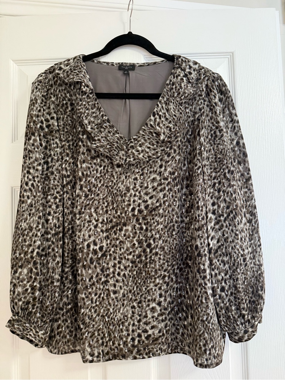 Leopard Metallic Swirly Print V-Neck Ruffle Long-Sleeve Top - Black/Silver - Picture 3 of 4
